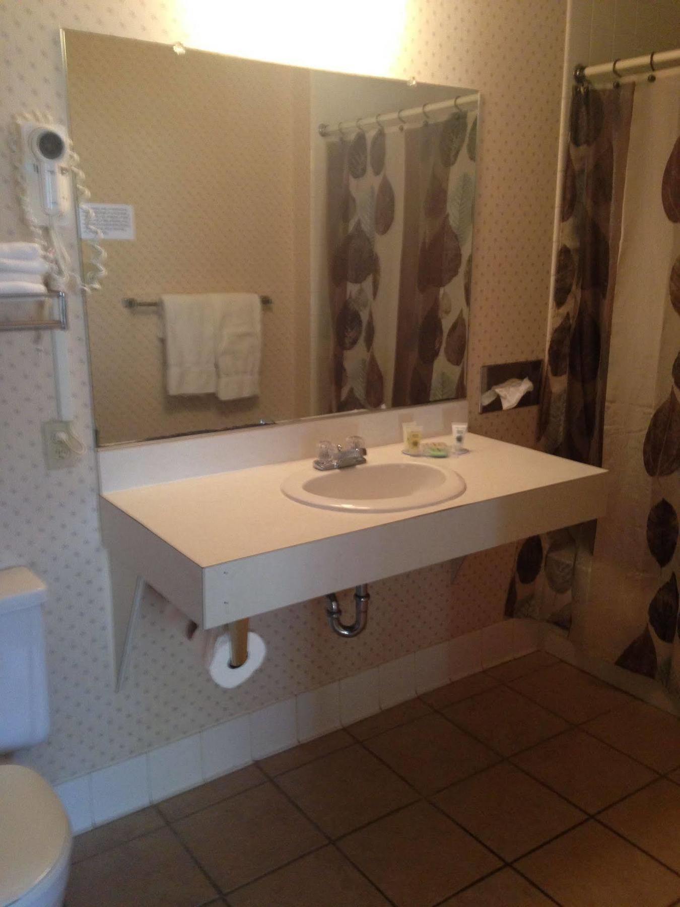 Shawano Four Seasons Resort Luaran gambar