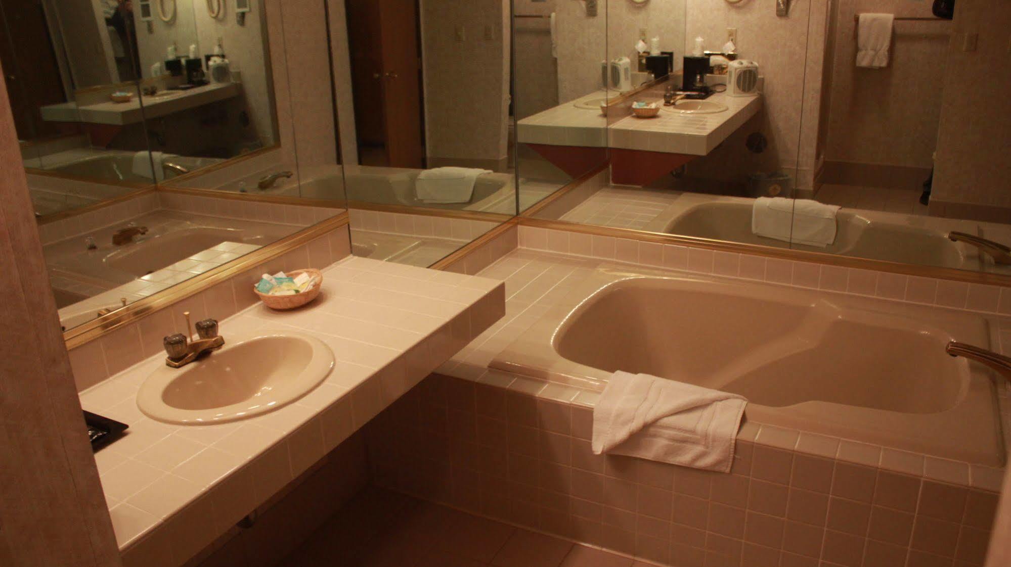 Shawano Four Seasons Resort Luaran gambar