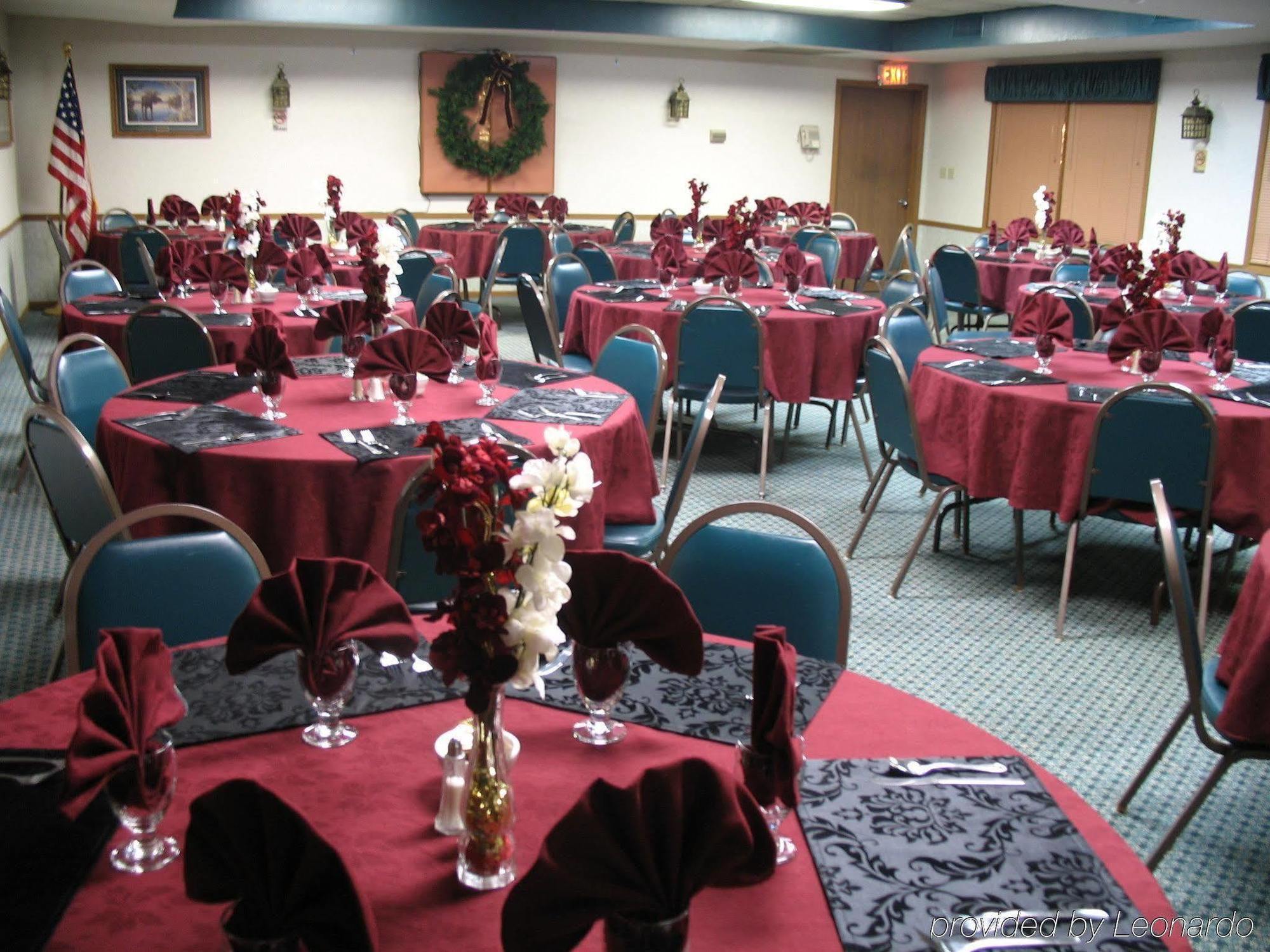 Shawano Four Seasons Resort Restoran gambar